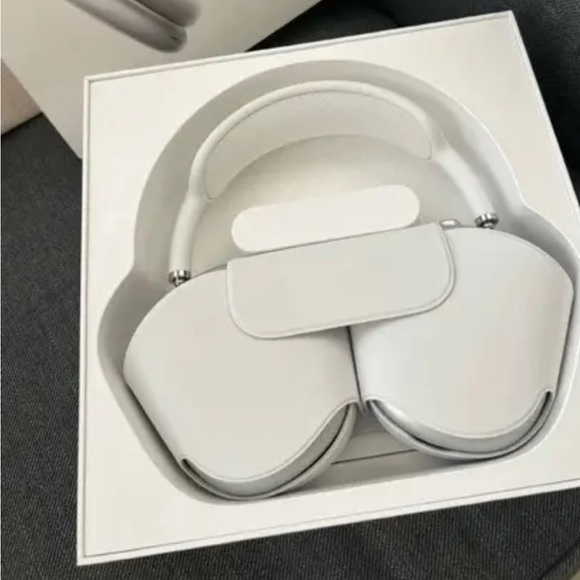 Authentic AirPod Max - Picture 5 of 6